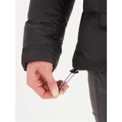 Marmot Women's Guides Down Hoody -Outdoor Ski Shop fw23 marmot womensguidesdownhoody blackmilitarygreen