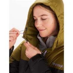 Marmot Women's Guides Down Hoody -Outdoor Ski Shop fw23 marmot womensguidesdownhoody blackmilitarygreen 5