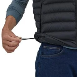 Patagonia Men's Down Sweater Vest -Outdoor Ski Shop pat 84623 blk model3