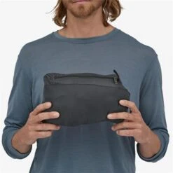 Patagonia Men's Down Sweater Vest -Outdoor Ski Shop pat 84623 blk model4